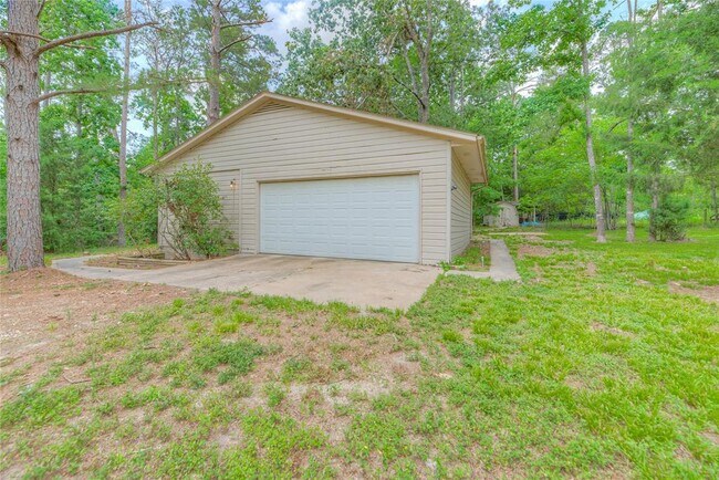 Building Photo - 330 Oak Tree Dr