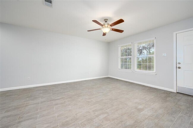 Foto del edificio - 15302 Cavalier Canyon Dr