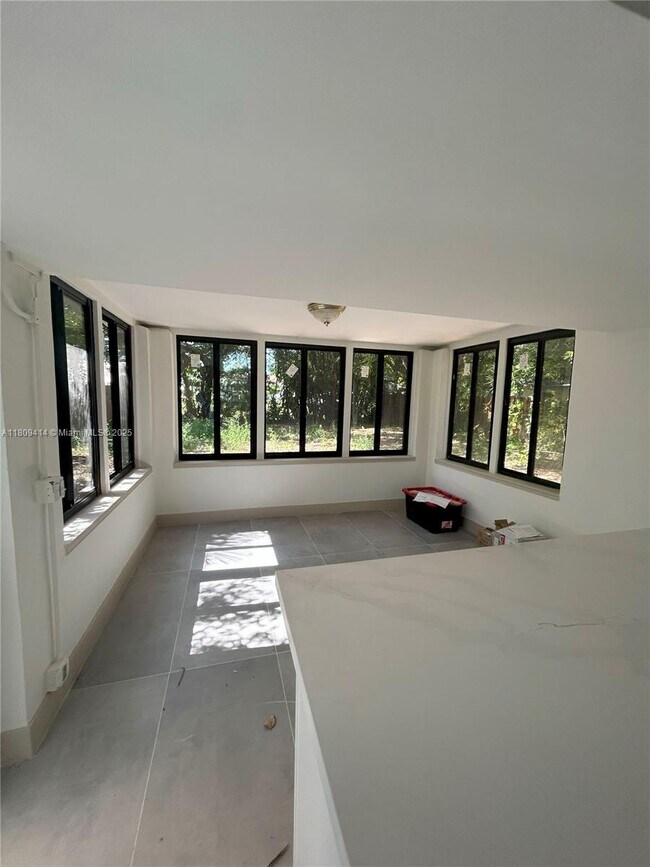 Foto del edificio - 421 SW 11th St