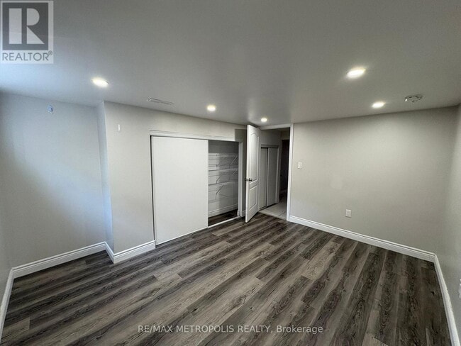 Building Photo - 44 Endeavour Dr