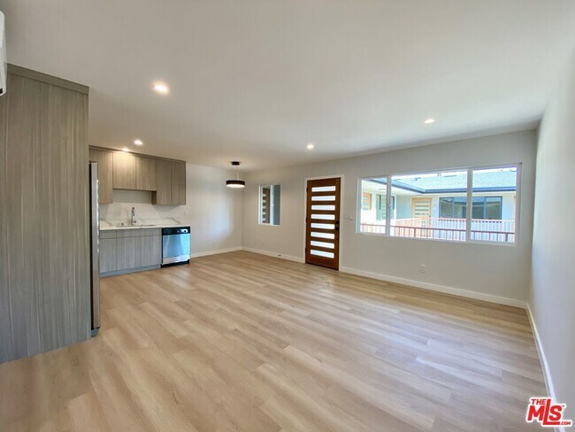 Foto del edificio - 3207 W 3rd St