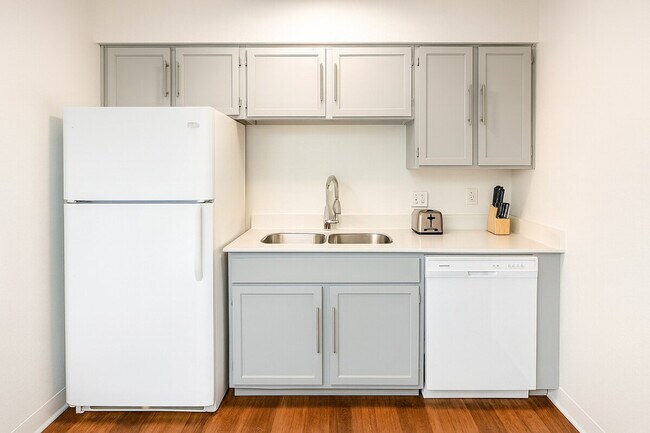 Foto del edificio - 1040 Clayton Ln