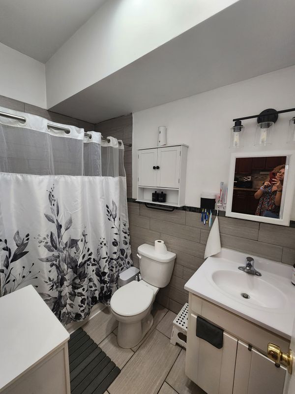 Foto del edificio - 245 W Grand St