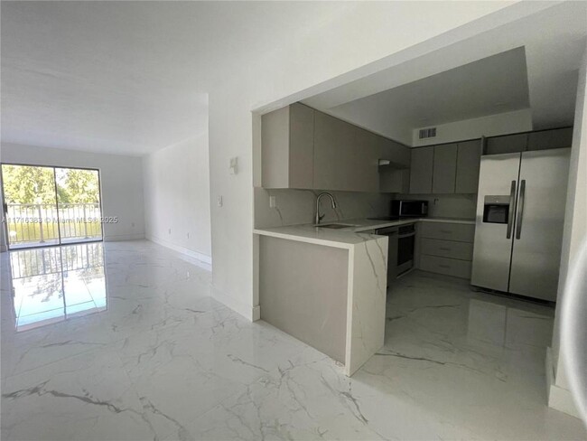 Foto del edificio - 2 bedroom in North Miami Beach FL 33160