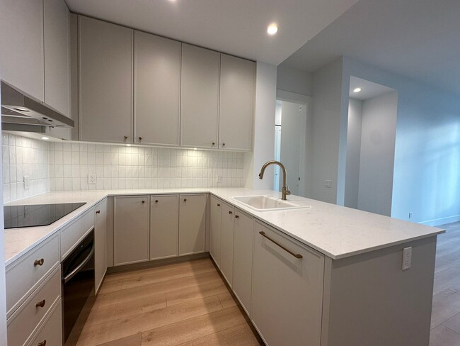 Building Photo - 708 Edgar Av