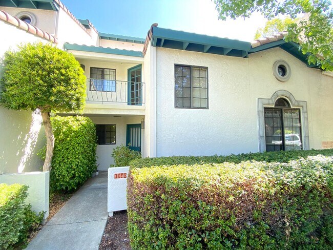 Foto del edificio - 3BD 3BA Condo in Andalusia Gated Community...