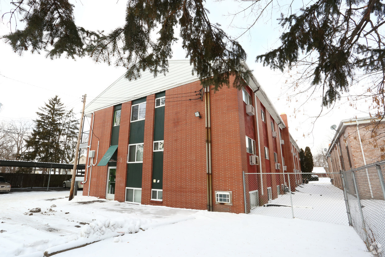 Building Photo - Shiawassee Apartments