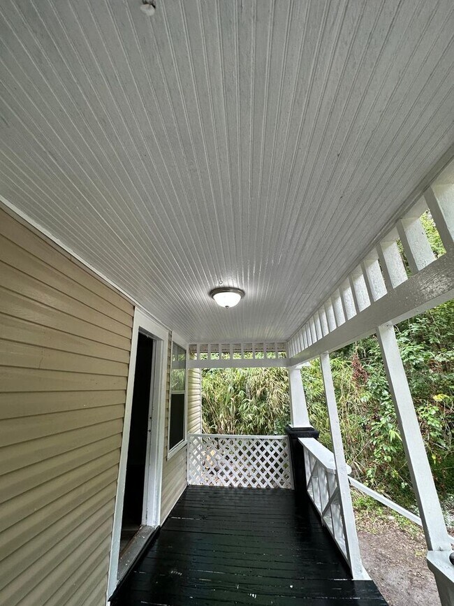 Building Photo - Fully renovated 3/1 single family home ava...