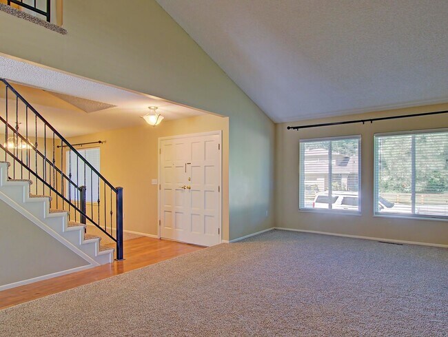 Building Photo - 3201 Breckenridge Dr E