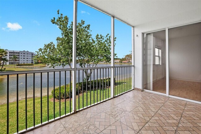 Foto del edificio - 10730 NW 66th St