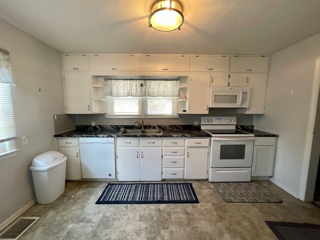 Building Photo - Farrington Grove 2 bdrm, 1 bath Beauty – Fenced Yard + Garage!