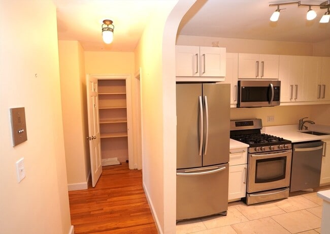 Building Photo - 1492 Beacon St