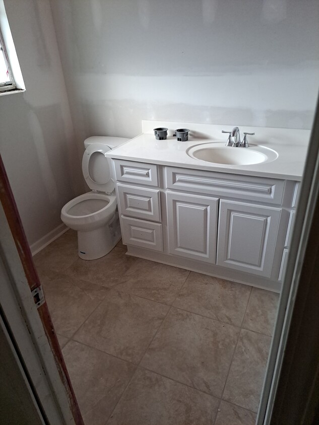 Foto principal - 12477 Canterbury Dr
