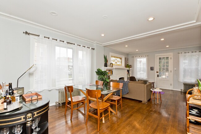 Building Photo - 3557 W Wrightwood Ave