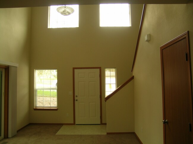 Foto del edificio - **OFFERING A MOVE IN CREDIT OF $300**Great...