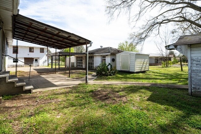 Building Photo - Rare Find Rock Creek – Space, Style & Storage!