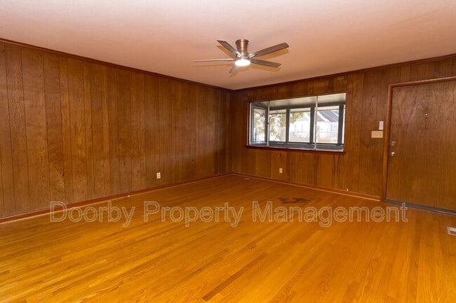 Building Photo - 1609 Oak St