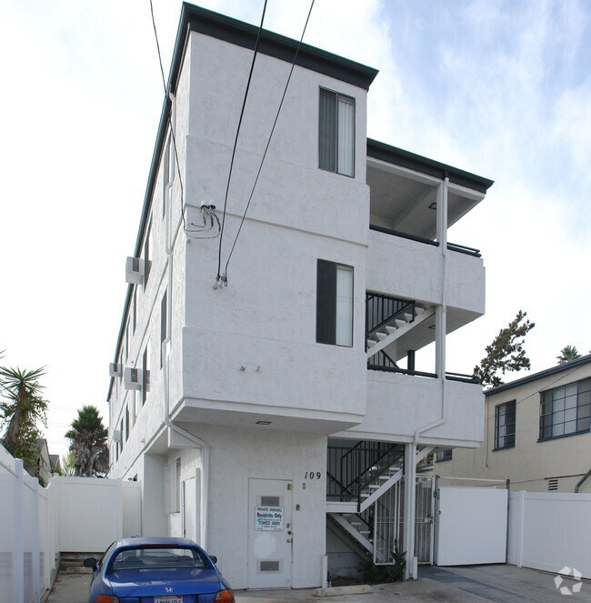 Building Photo - 4109 Kansas St