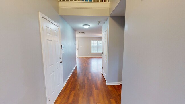 Foto del edificio - 4 Bedrooms in Established Hope Mills Commu...