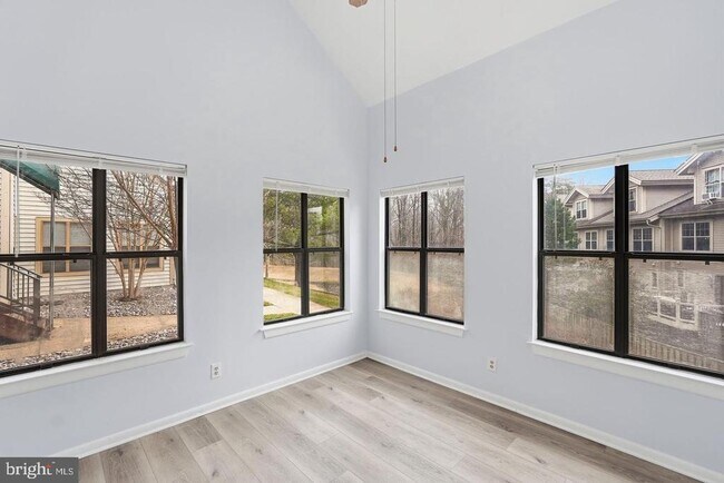 Building Photo - 13405 Shady Knoll Dr