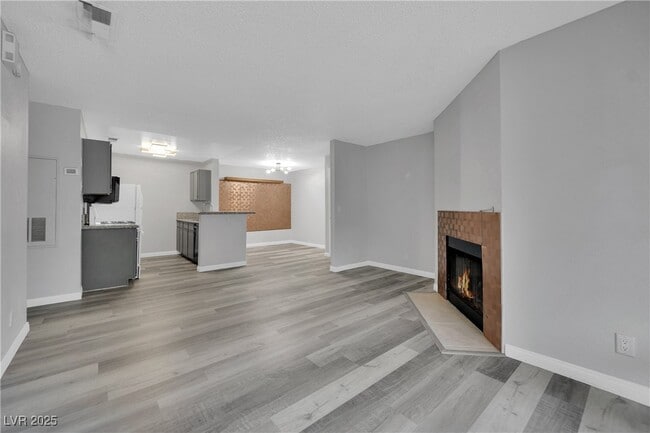 Foto del edificio - 2200 S Fort Apache Rd