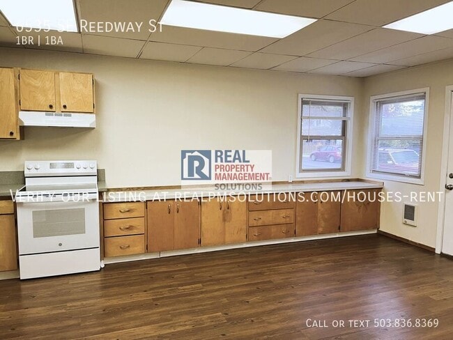 Building Photo - 6535 SE Reedway St