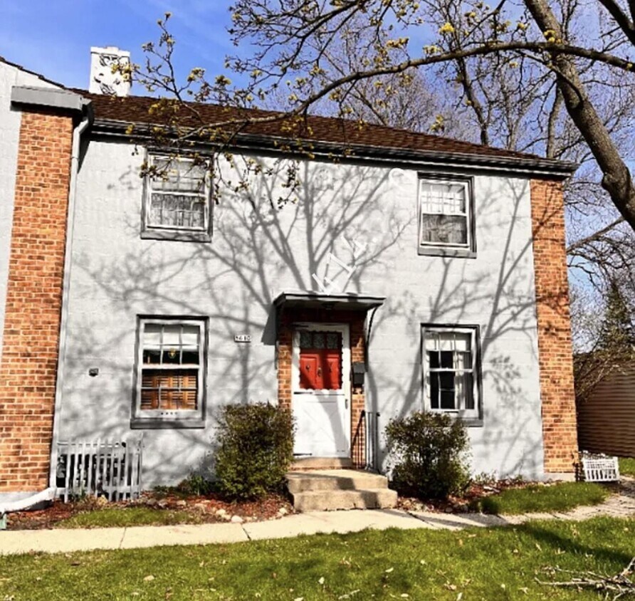 5610 Badger Ct, Greendale, WI 53129 House Rental in Greendale, WI