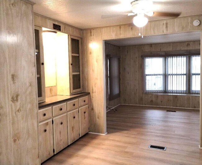 Building Photo - 9283 Denmarsh Dr