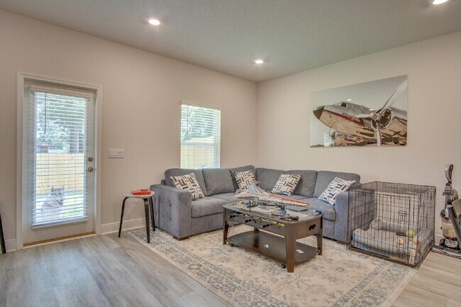 Foto del edificio - 3 Bed, 2.5 Bath Townhome – Prime Central L...