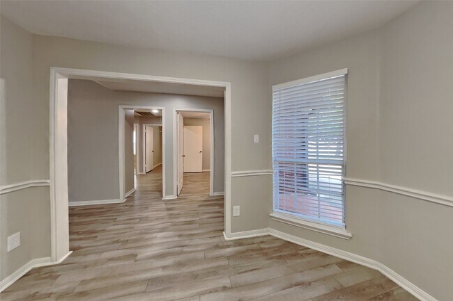 Foto del edificio - 17918 Seven Pines Dr