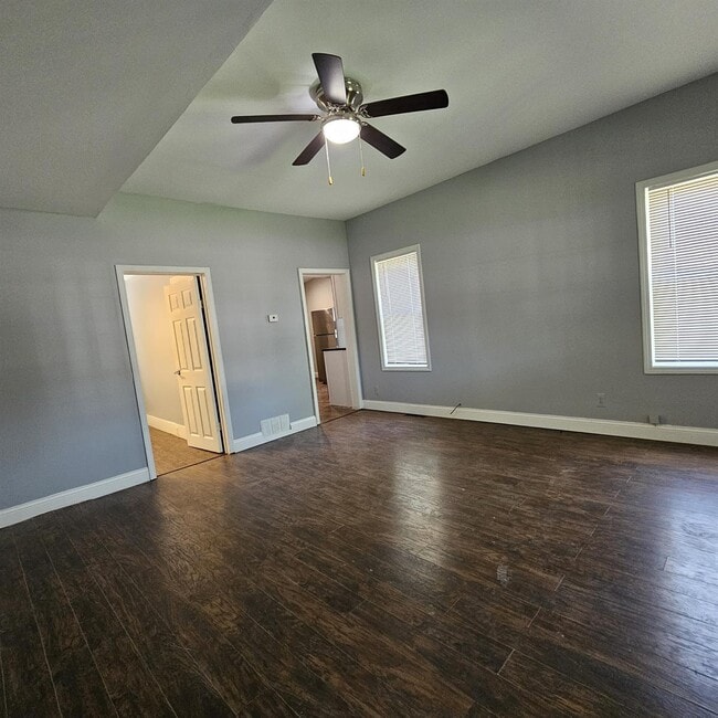 Building Photo - Duplex - 2 Bedroom, 2 Full Bathrooms and a...