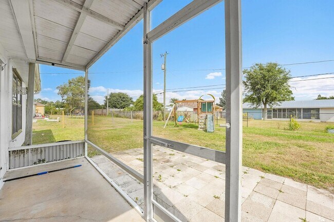 Foto del edificio - 333 SW Dwight Ave