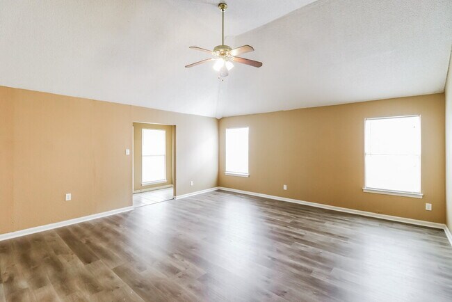 Foto del edificio - 5993 Wagon Hill Rd E