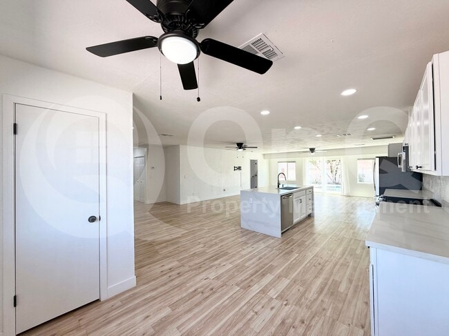 Foto del edificio - 7107 E Flossmoor Ave