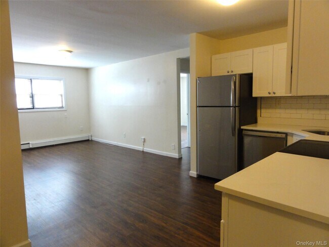 Building Photo - 3 E Lake Blvd