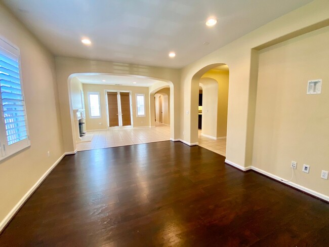 Building Photo - San Ramon Gale Ranch Home 5 bed/3.5 bath U...