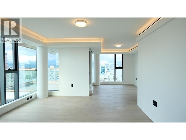 Building Photo - 1408 Robson St