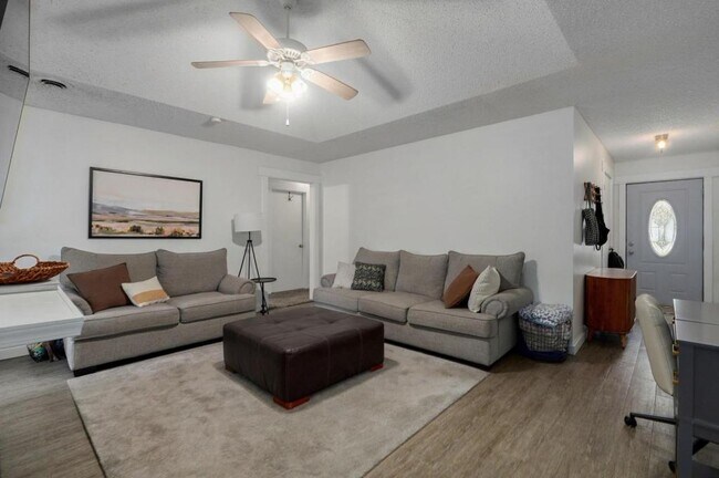 Foto del edificio - 621 W Edgewood St