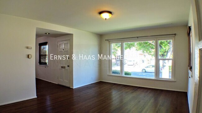 Building Photo - Beautiful 3 bedroom Home in Prime Lakewood...