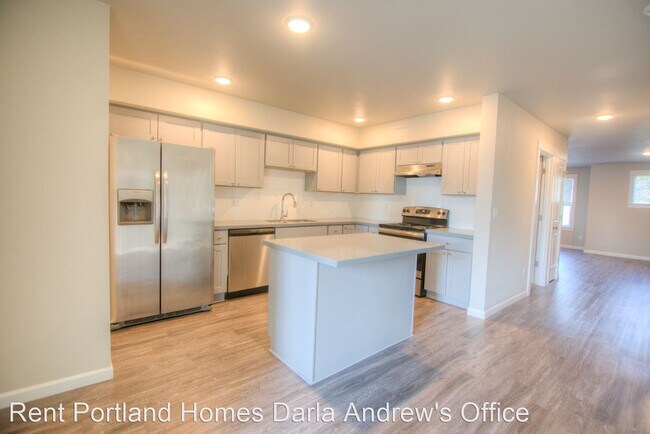 Foto del edificio - 4 br, 3 bath House - 611 NE 92nd Avenue