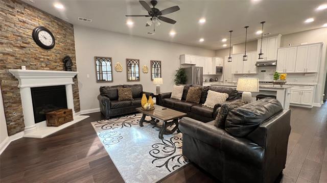 Building Photo - 4557 El Paso Dr