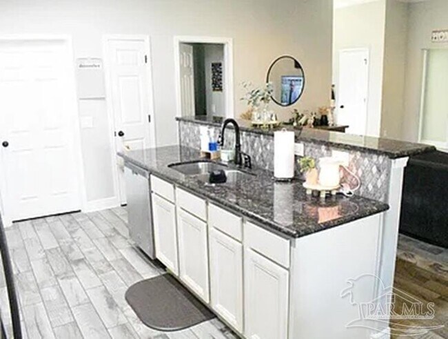 Building Photo - 5528 Peach Dr