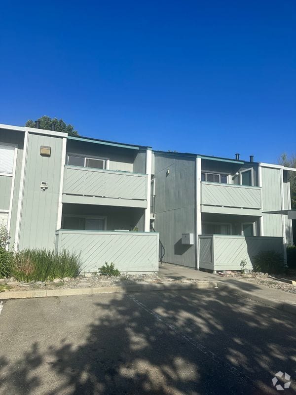 Building Photo - 3670 Silver Oaks Way