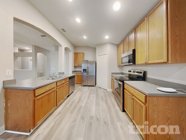 Building Photo - 1105 Maple Ln