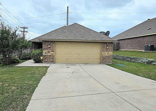 Building Photo - 101 Hummingbird Dr