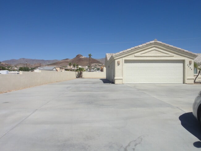 Building Photo - 3894 Bluegrass Ct