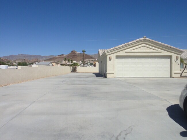 Foto del edificio - 3894 Bluegrass Ct