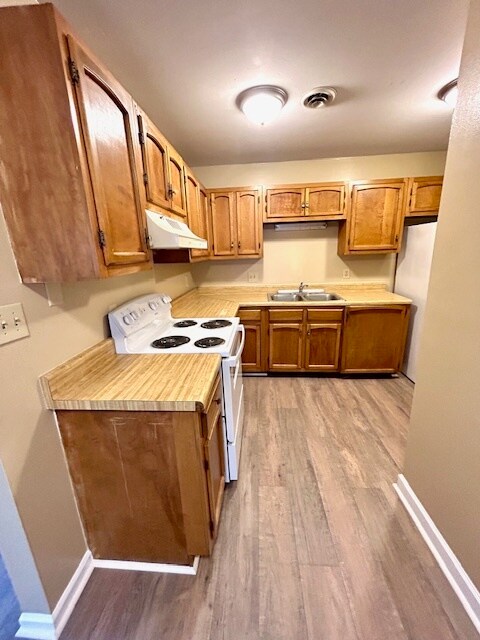 Building Photo - 202 Robin Ln