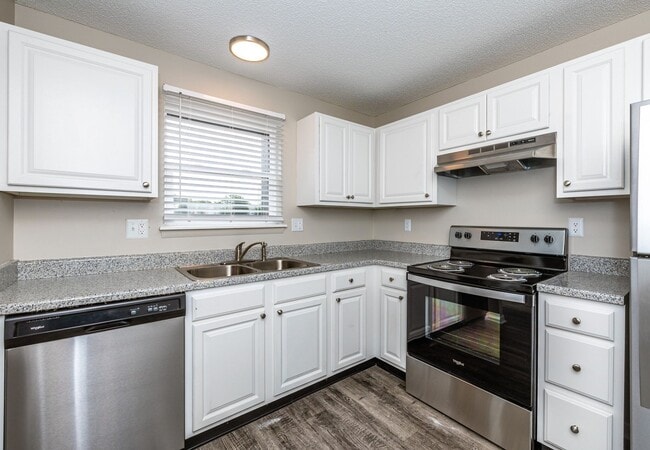Building Photo - Maple Hills Apartments