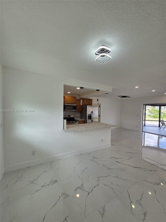 Foto del edificio - 305 SE Airoso Blvd